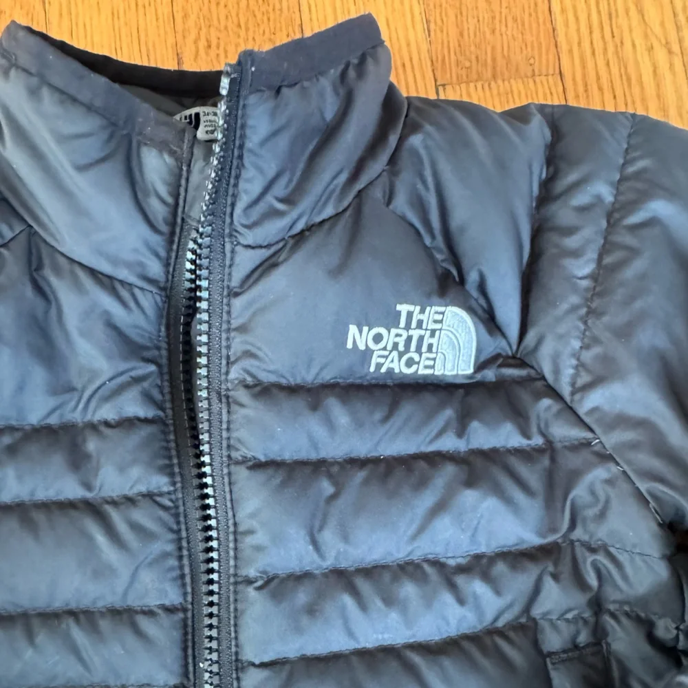 The North Face Kids Black Puffer Jacket - Picture 4 of 13
